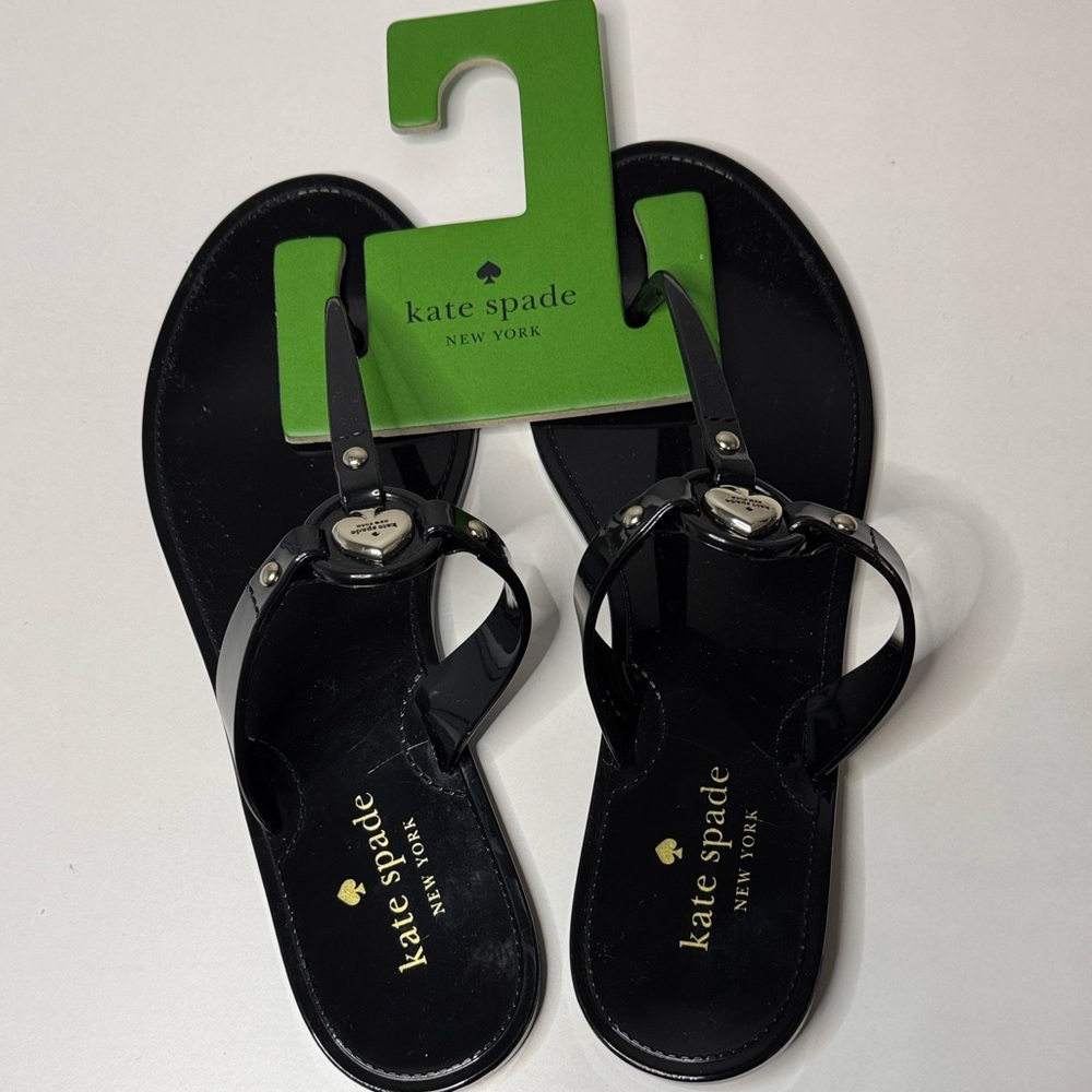 New Kate spade Black Patent T-Strap Sandals with Logo Medallion Size 8